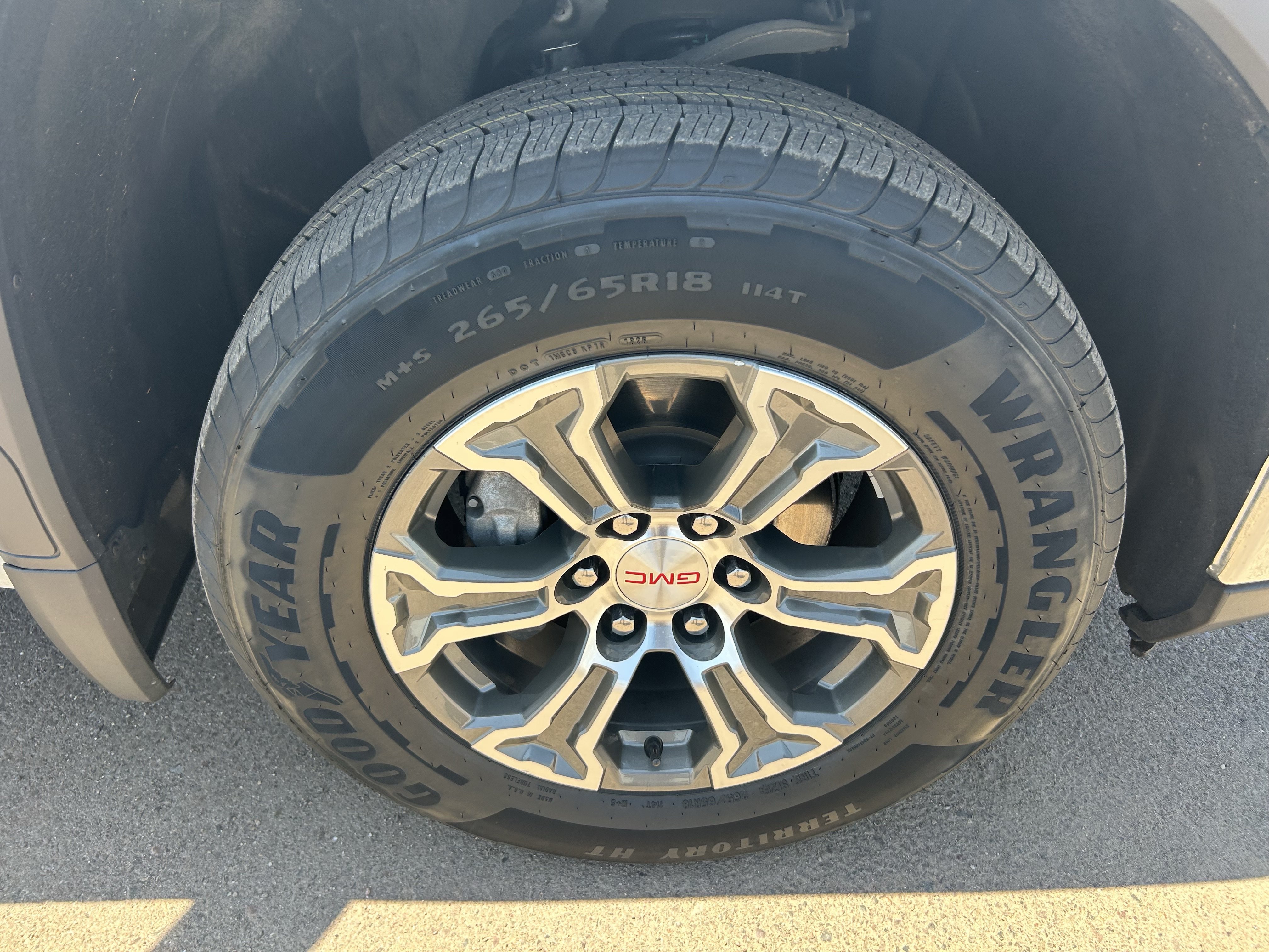2025 GMC Sierra 1500 SLT - Photo 9