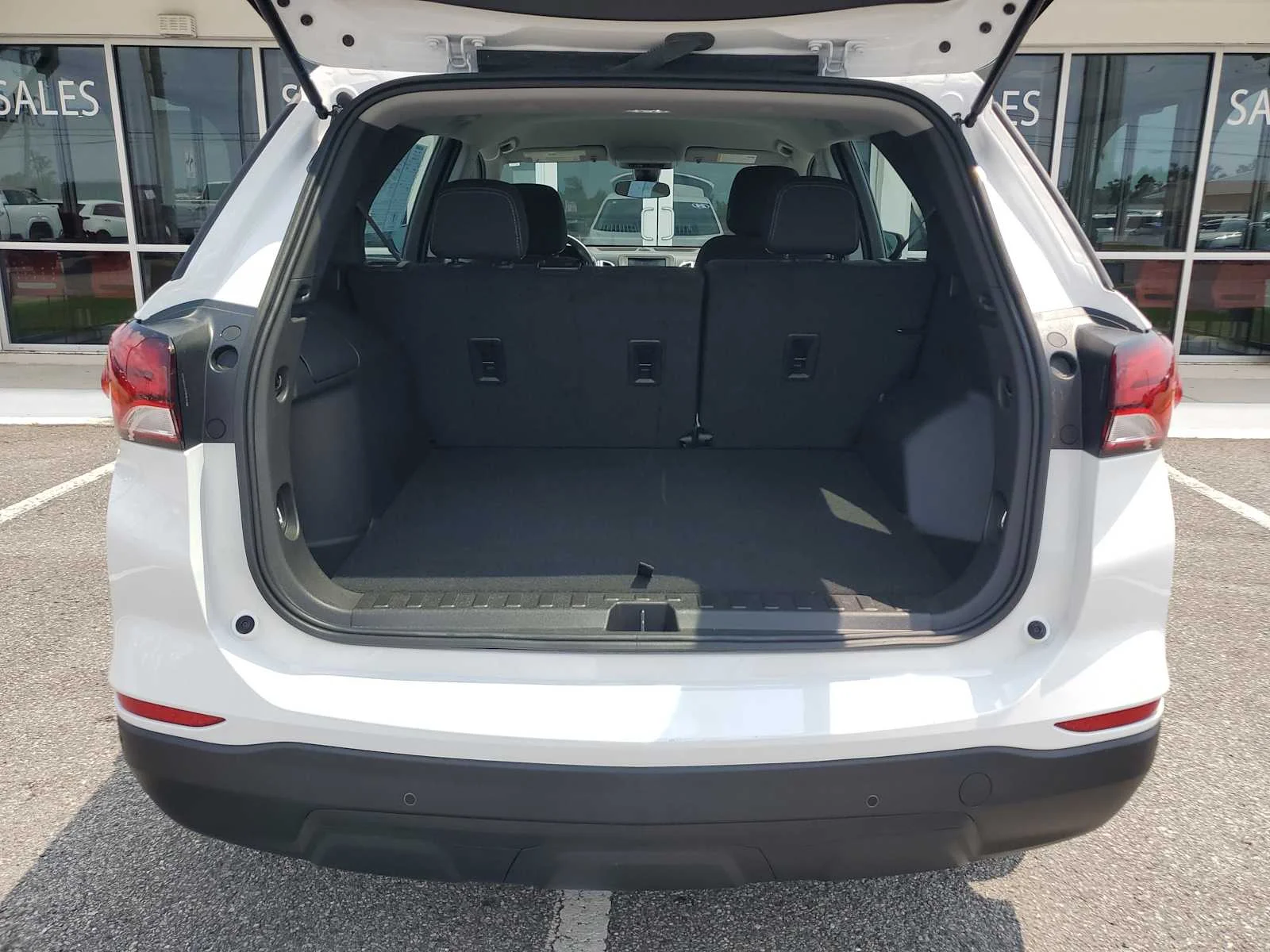 Used 2024 Summit White Chevrolet LS image 5