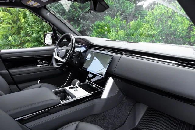 New 2026 Charente Grey Land Rover SE image 17