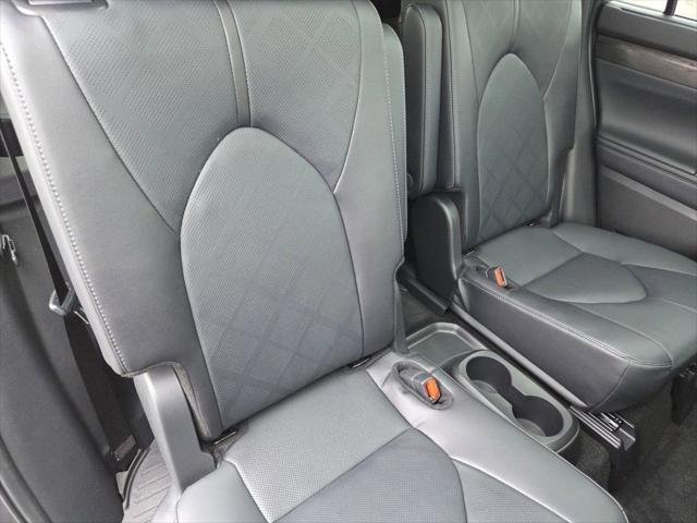 Certified Used 2025 MAGNETIC GRAY MET. Toyota  image 9