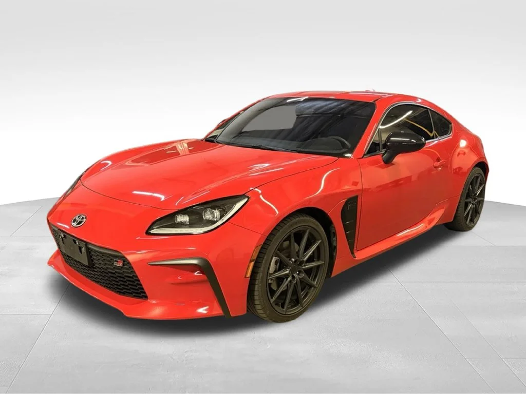 Used 2024  Toyota Premium image 2