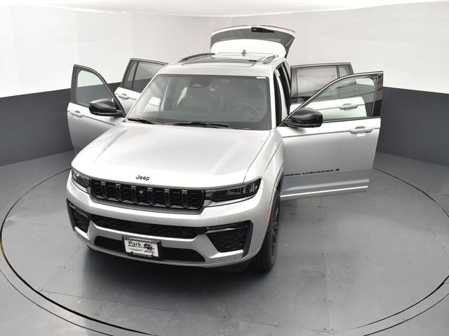 New 2026 Silver Zynith Exterior Paint Jeep Limited Reserve image 25