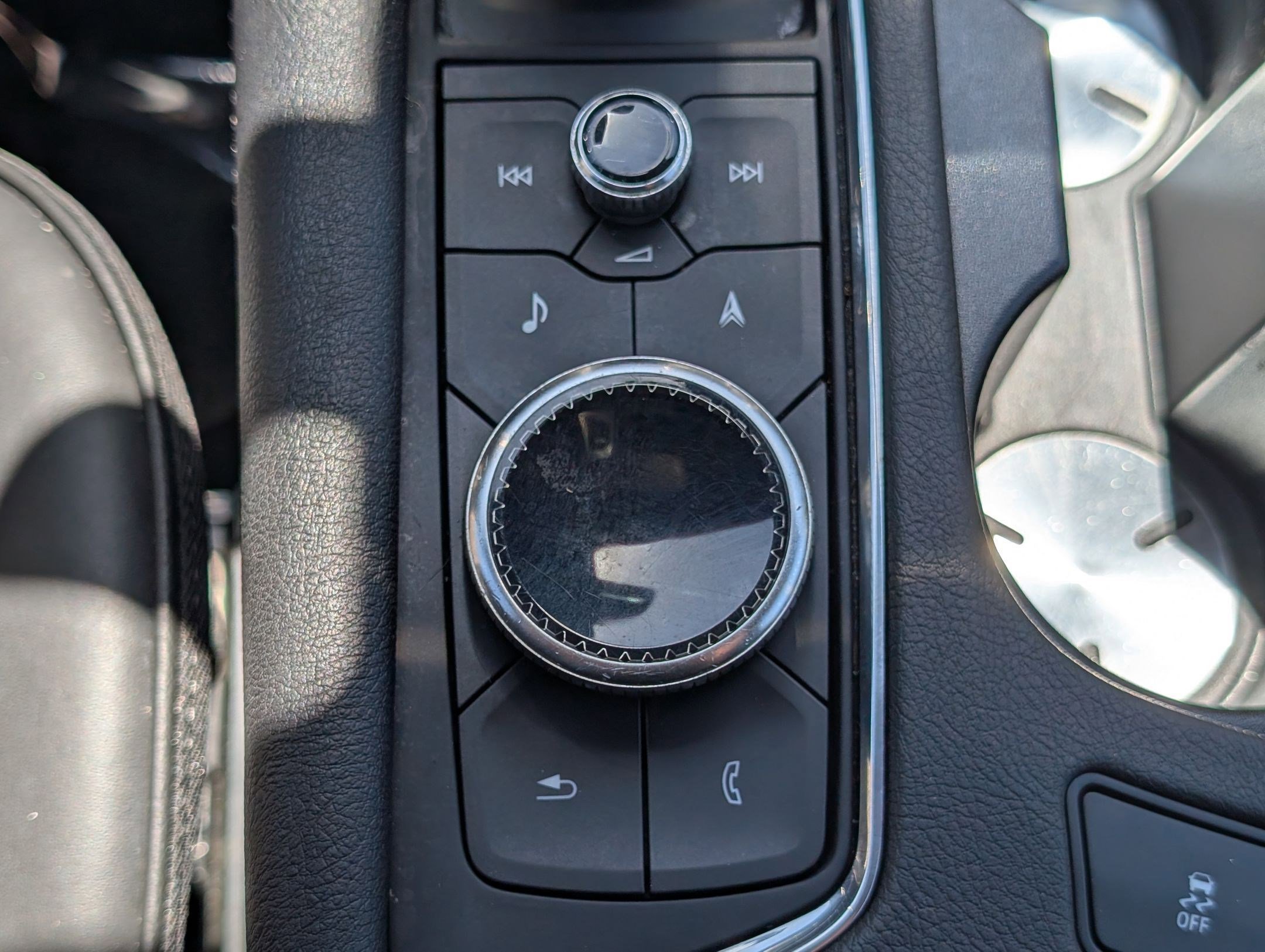 Used 2023 Argent Silver Metallic Cadillac Sport image 23