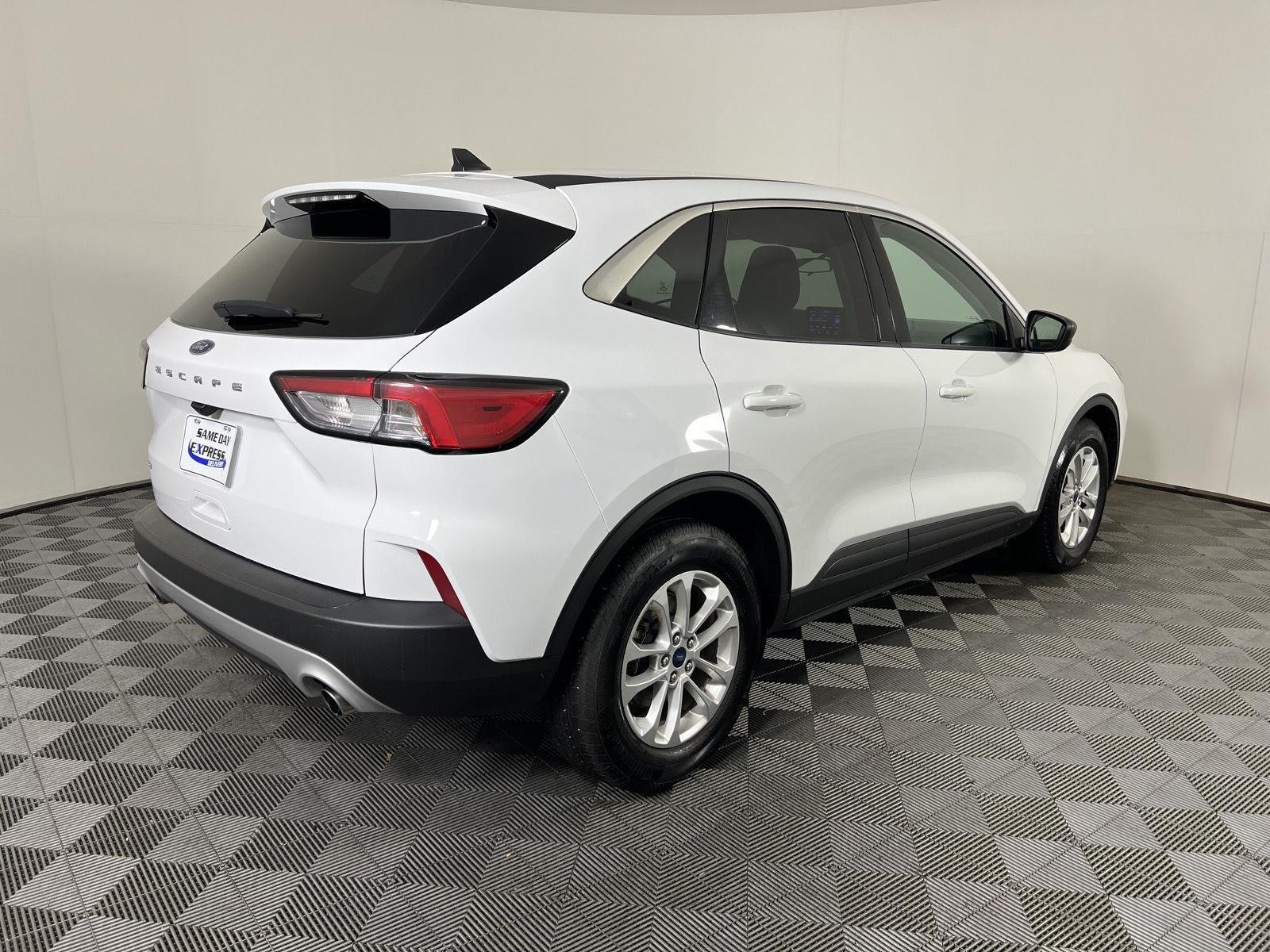 Used 2022 Wh Ford SE image 22