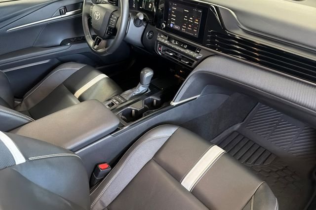 Used 2025 Ice Cap Toyota SE image 21