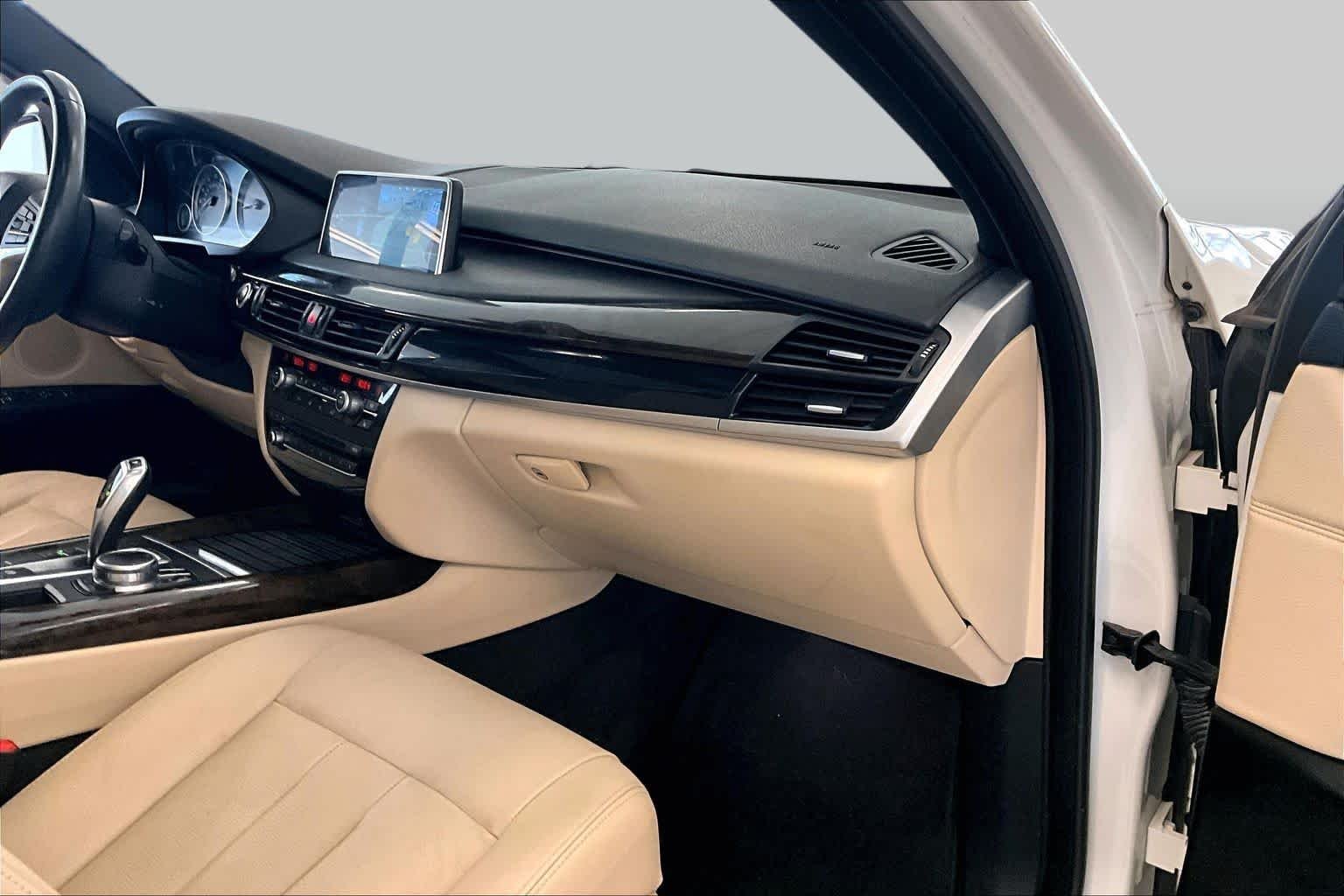 Used 2017 Alpine White BMW sDrive35i image 16