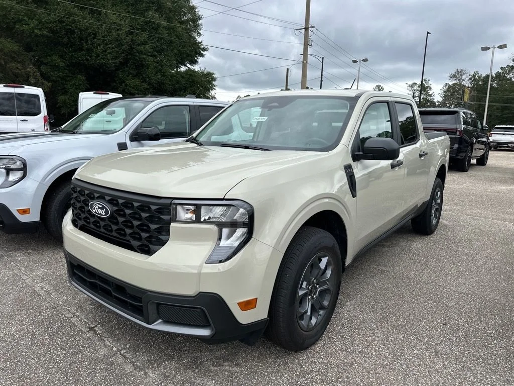 New 2025 Desert Sand Ford XLT image 2