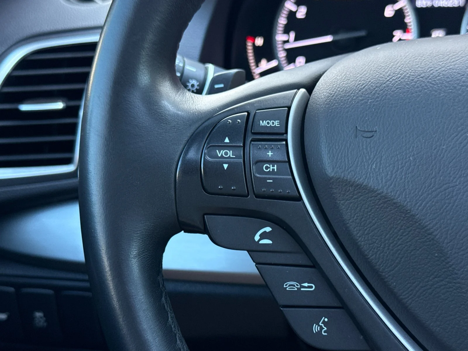 Used 2017  Acura Technology Package image 27