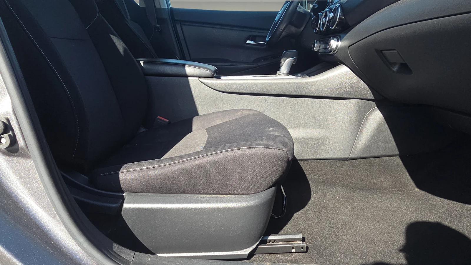 Used 2022 Gray Nissan SV image 15
