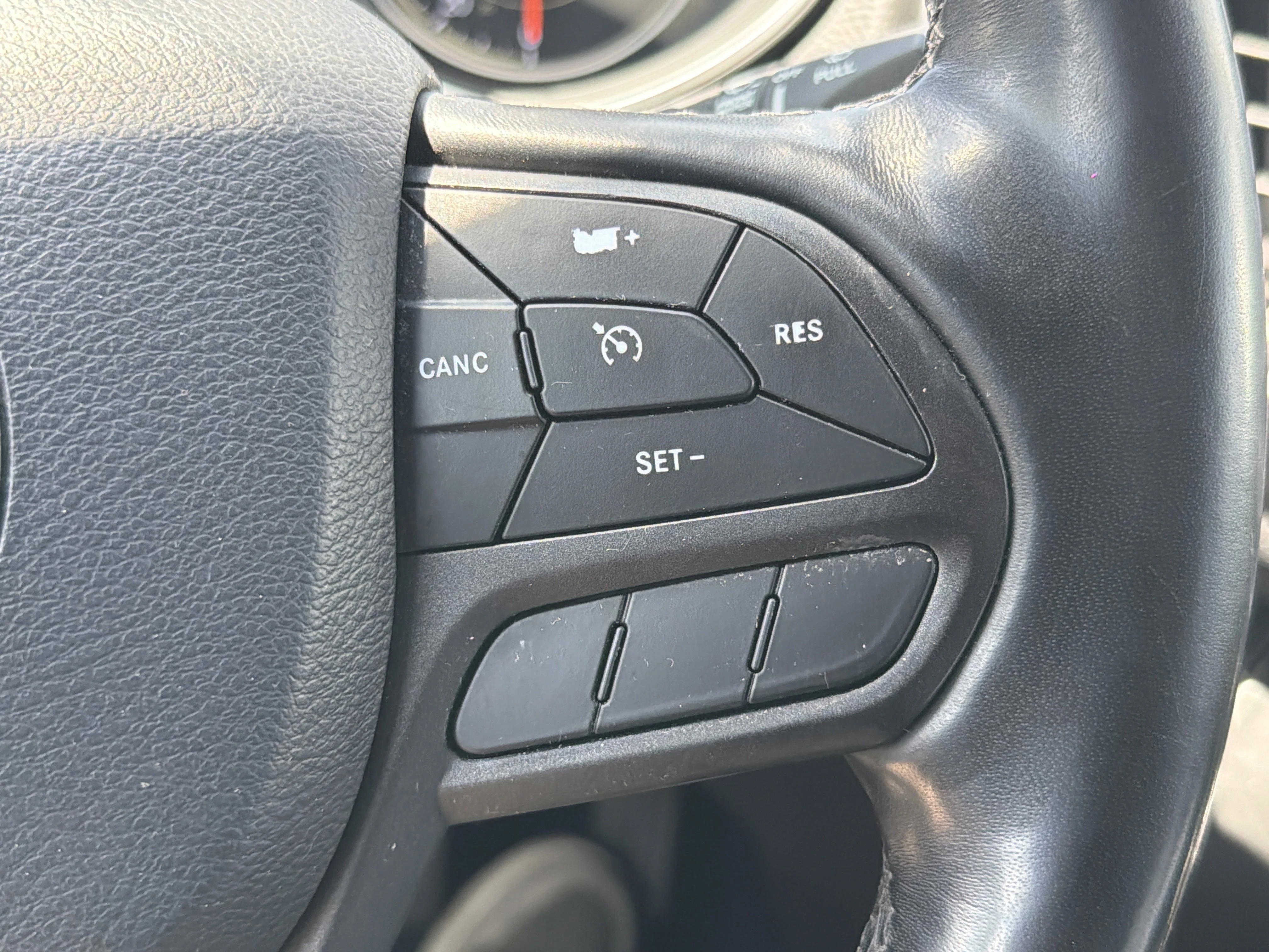 Used 2020 Light Brownstone Pearlcoat Jeep Trailhawk image 28