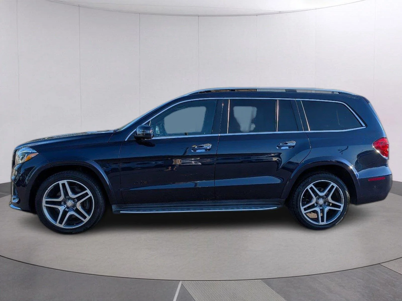Used 2017 Lunar Blue Metallic Mercedes-Benz GLS 550 image 2