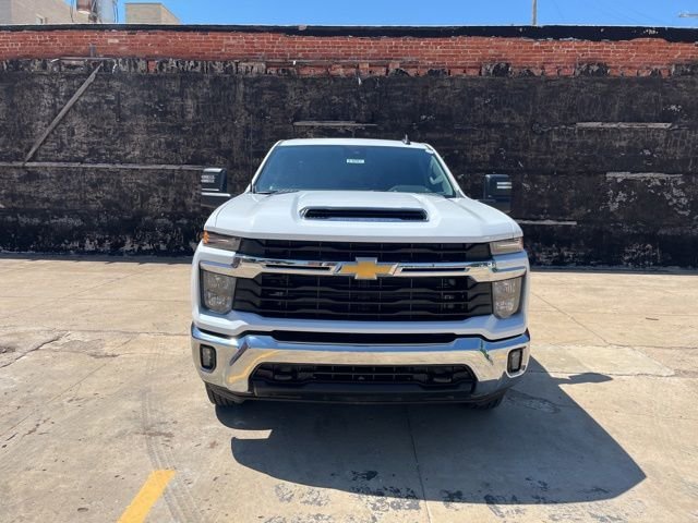 Used 2025 White Chevrolet LT image 8