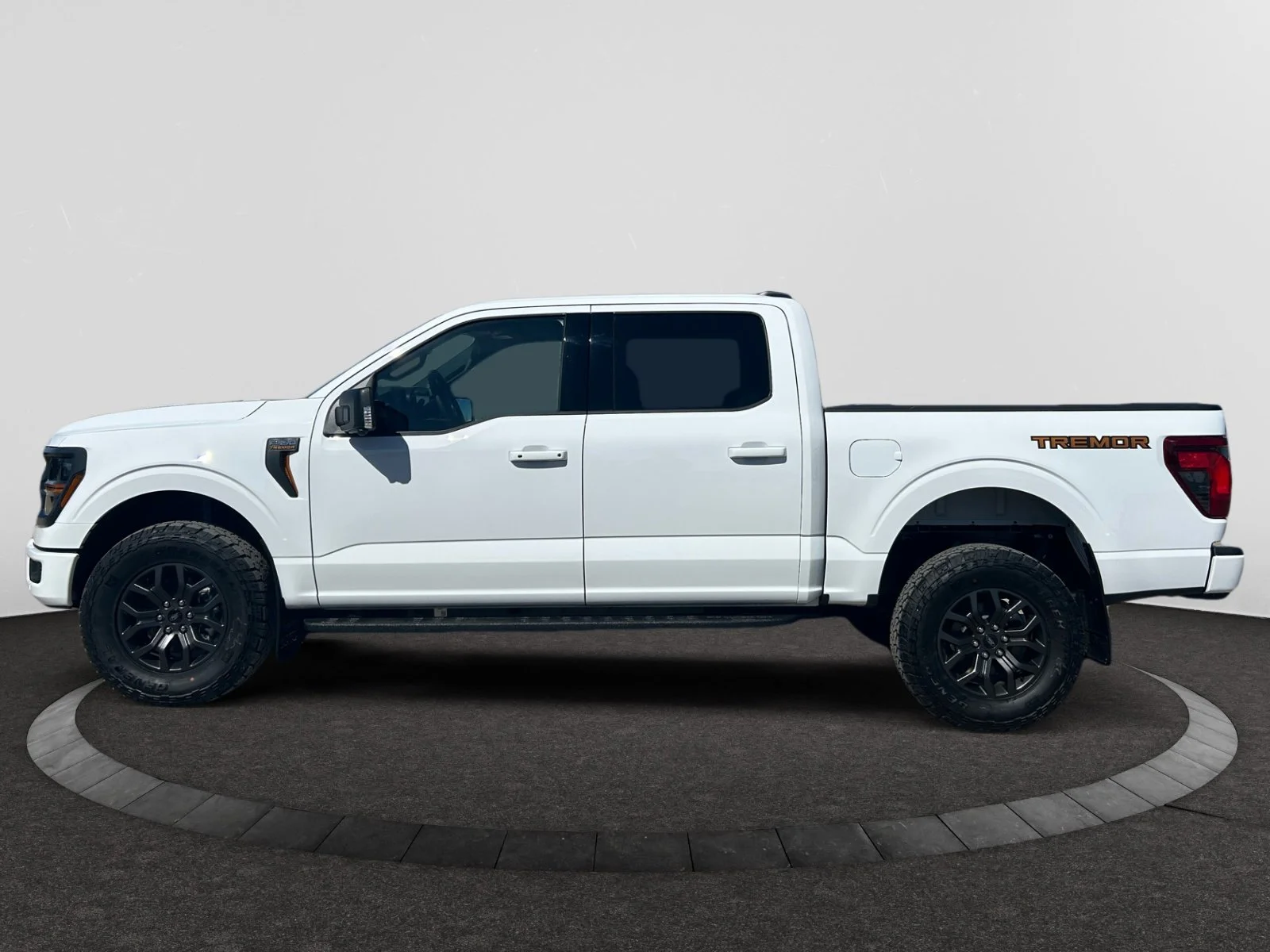 New 2026 Oxford White Ford Tremor image 2