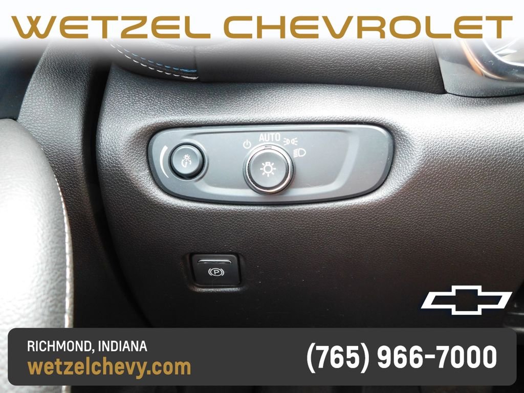 Used 2025 Gray Chevrolet RS image 29