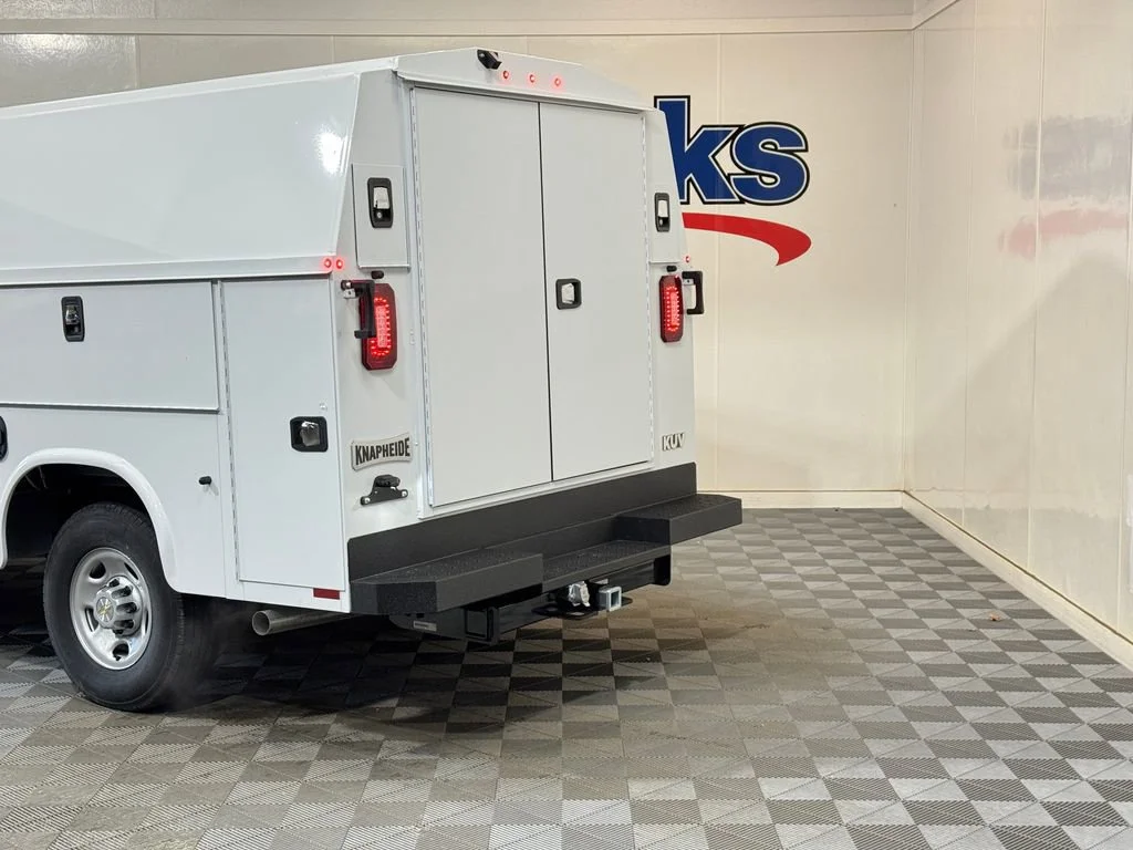 New 2026 Summit White Chevrolet 1WT image 8