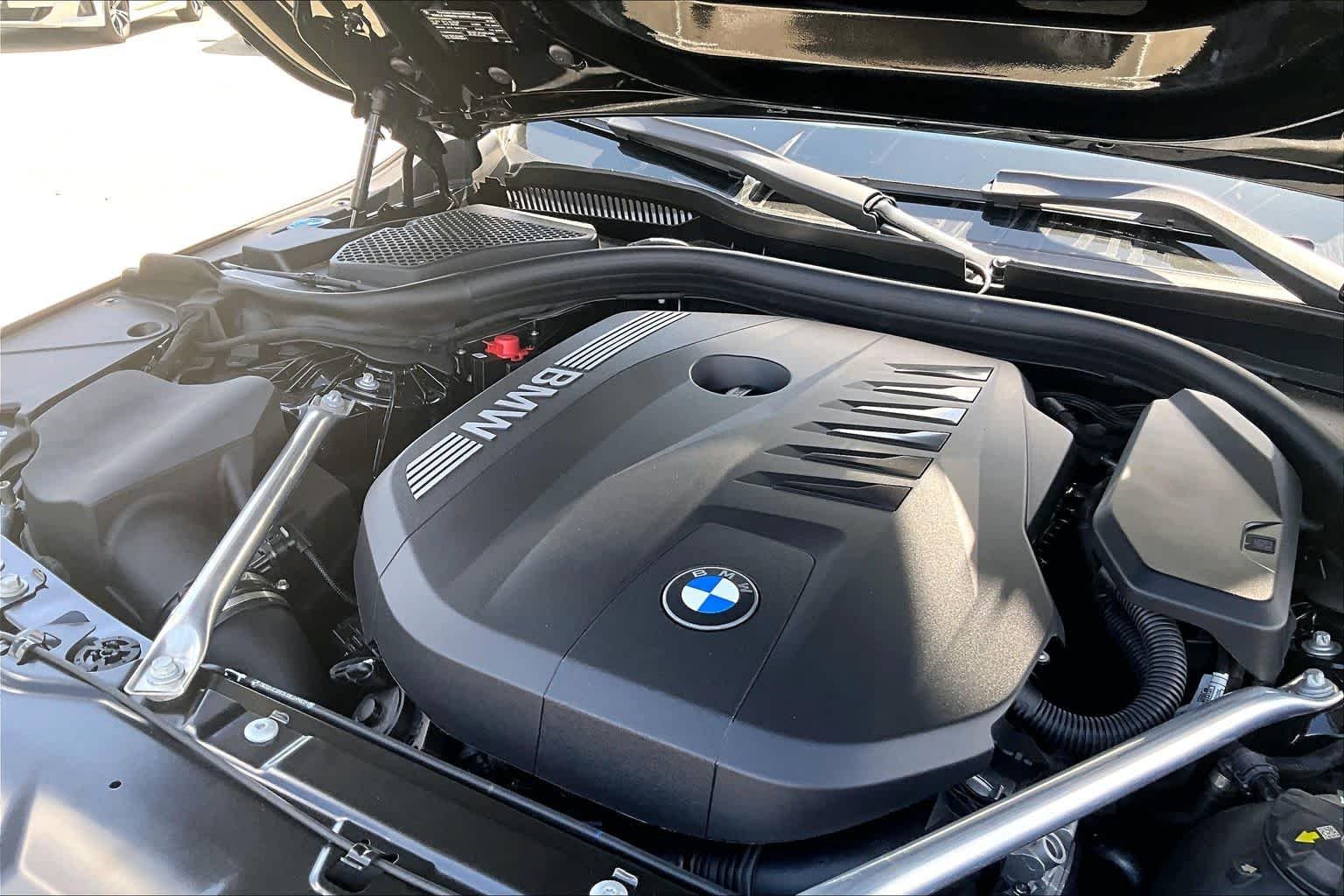 Used 2026 Black Sapphire Metallic BMW 540i xDrive image 32