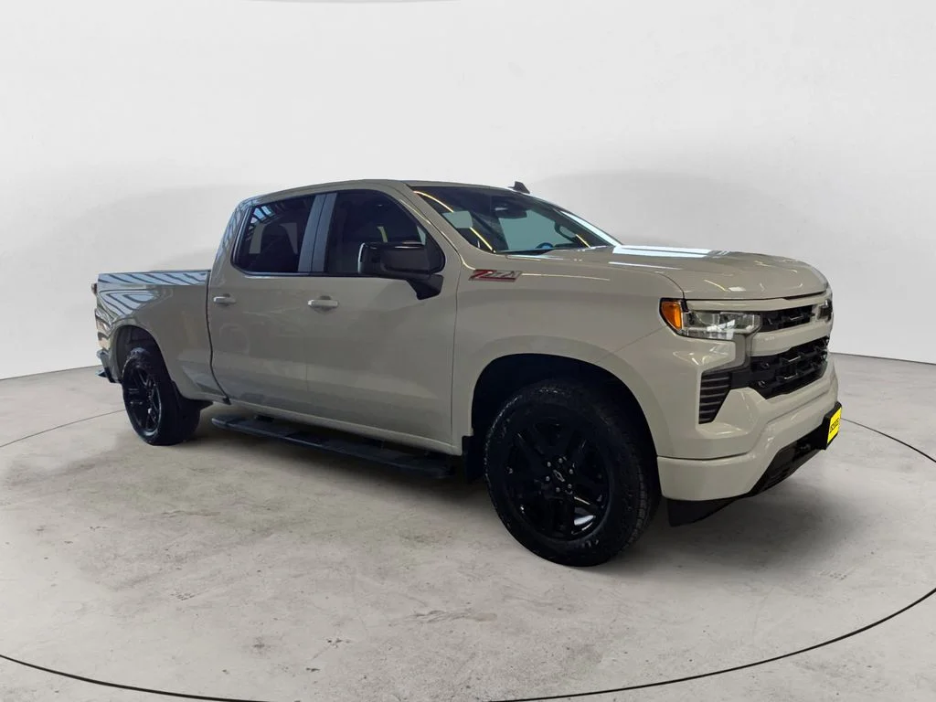 Used 2025 White Chevrolet RST image 3
