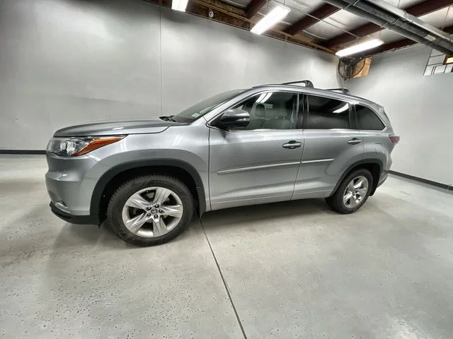Used 2016 Silver Toyota Limited image 5
