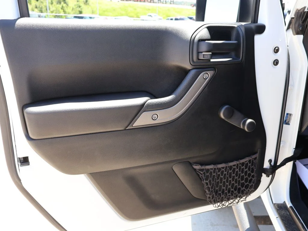 Used 2017 White Jeep Sport image 15