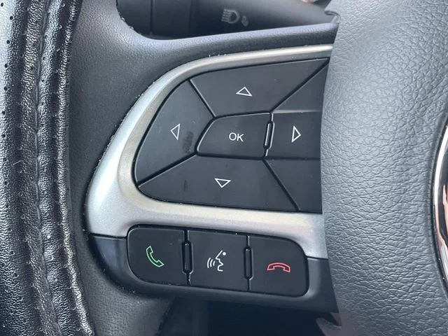 Used 2023 White Jeep Altitude image 21