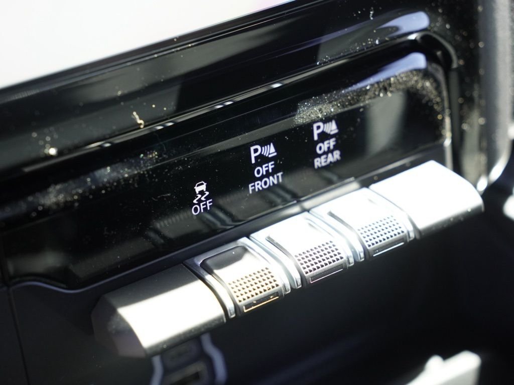 New 2026 Bright White Clear-Coat Exterior Paint RAM Big Horn/Lone Star image 15