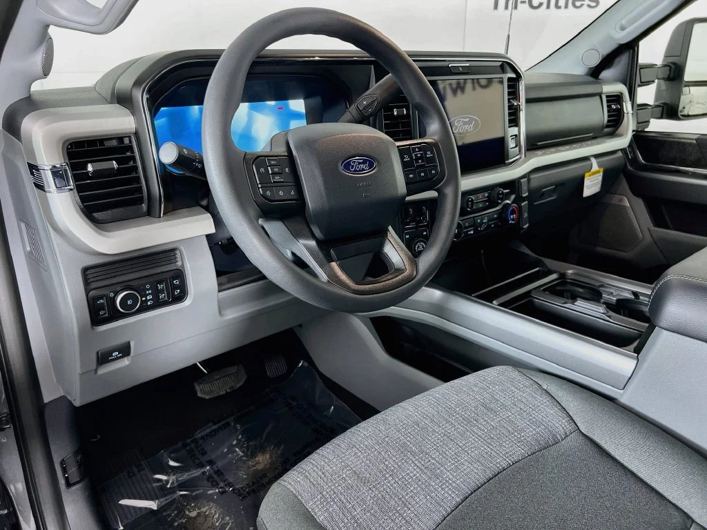 New 2027 Carbonized Gray Metallic Ford XLT image 2
