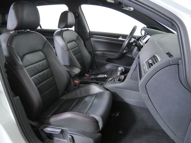 Used 2017 White Volkswagen SE image 13