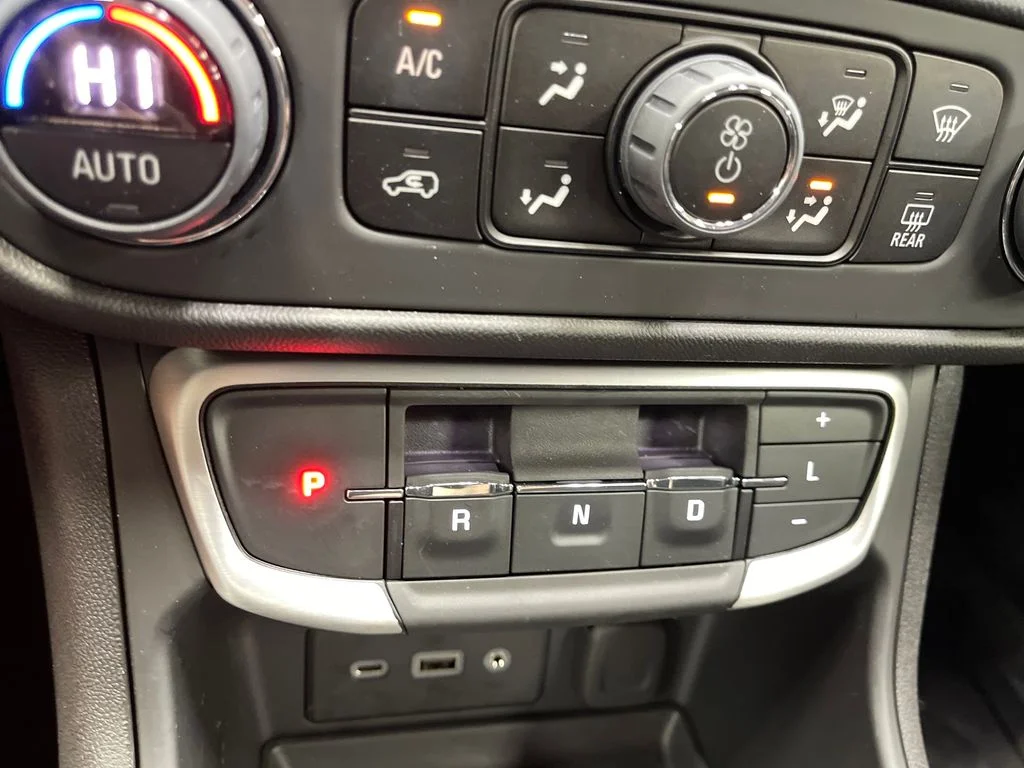 Used 2024 White GMC SLE image 25