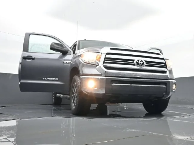 Used 2017 Magnetic Gray Metallic Toyota SR5 image 31
