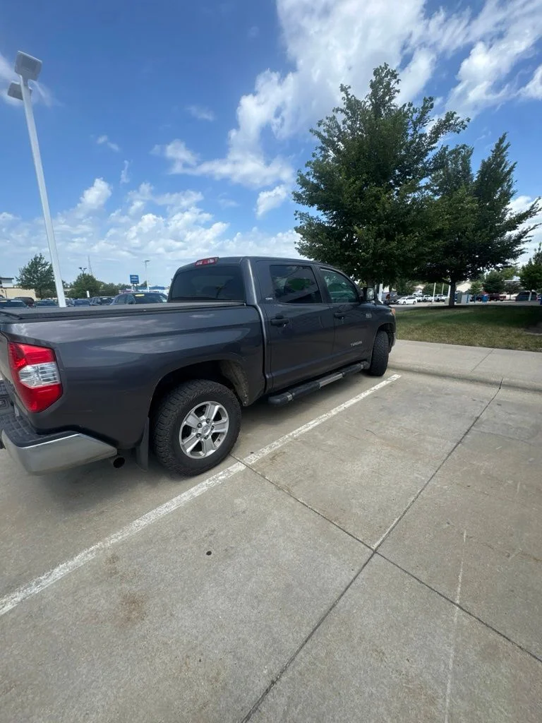 Used 2017  Toyota SR5 image 7