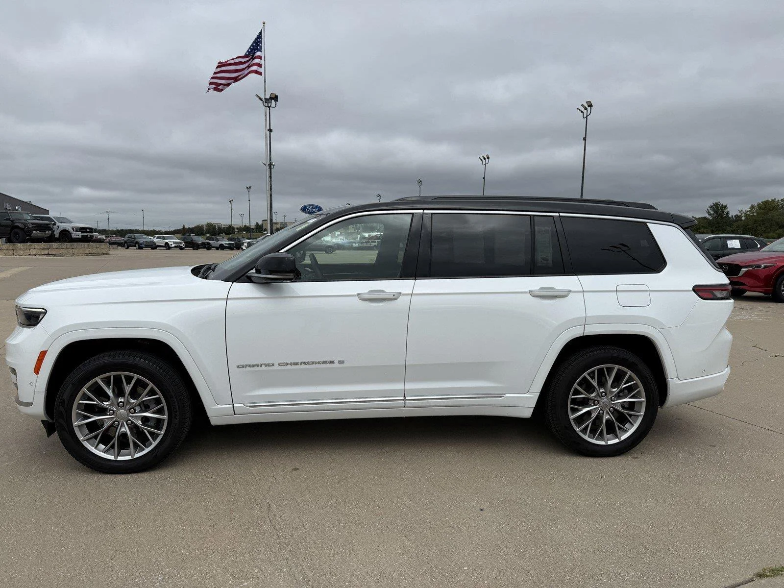 Used 2025 Metallic Jeep Overland image 5