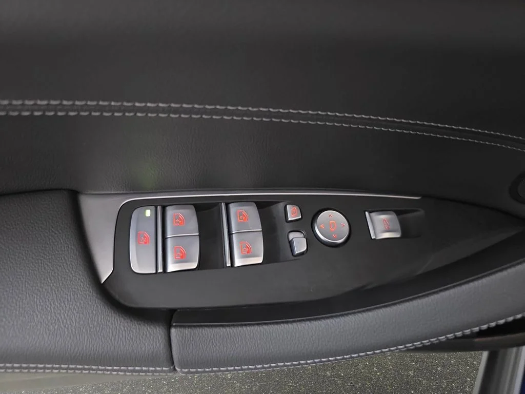 Used 2023 Phytonic Blue Metallic BMW xDrive30i image 26