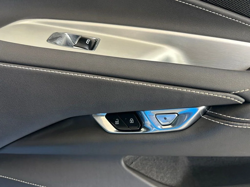 Used 2025 Blue Chevrolet Z06 image 25