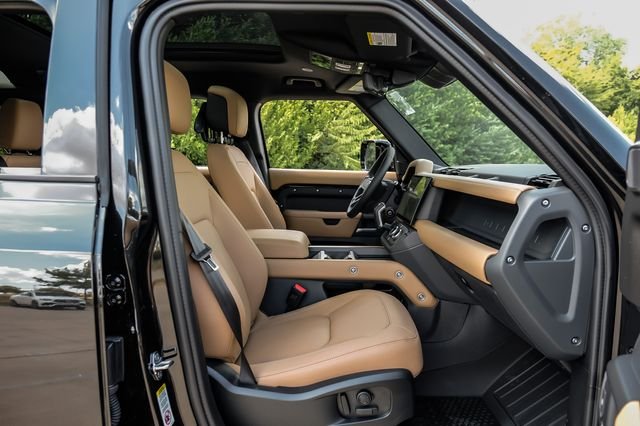 New 2026 Santorini Black Land Rover X-Dynamic SE image 47