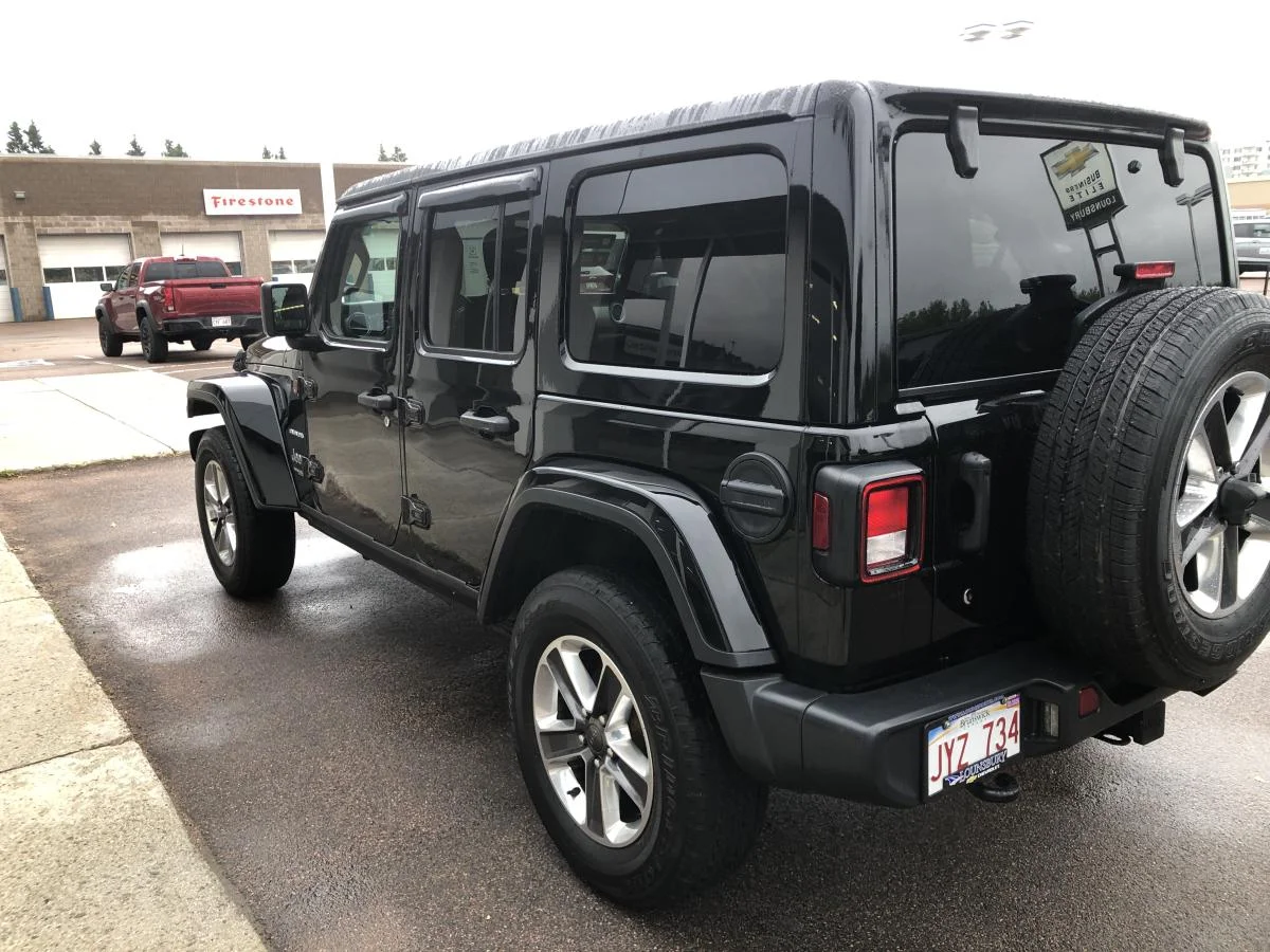 Used 2019 Black Jeep Unlimited Sahara 4x4 image 5