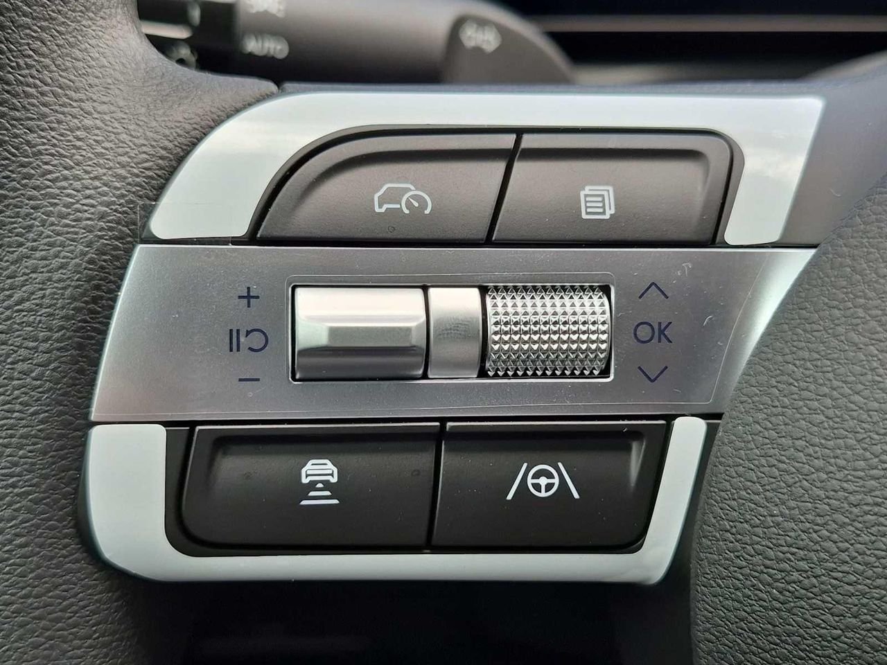New 2026 Shimmering Silver Hyundai SE FWD image 22