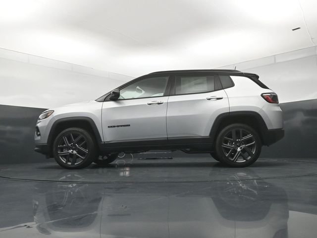 New 2026 Silver Zynith Metallic Clear-Coat Exterior Paint Jeep Limited image 21