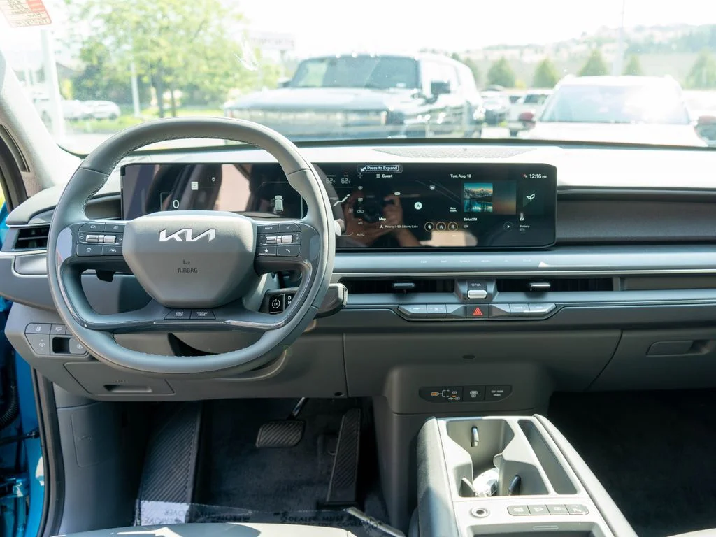 New 2026 Ocean Blue Kia Wind AWD image 16