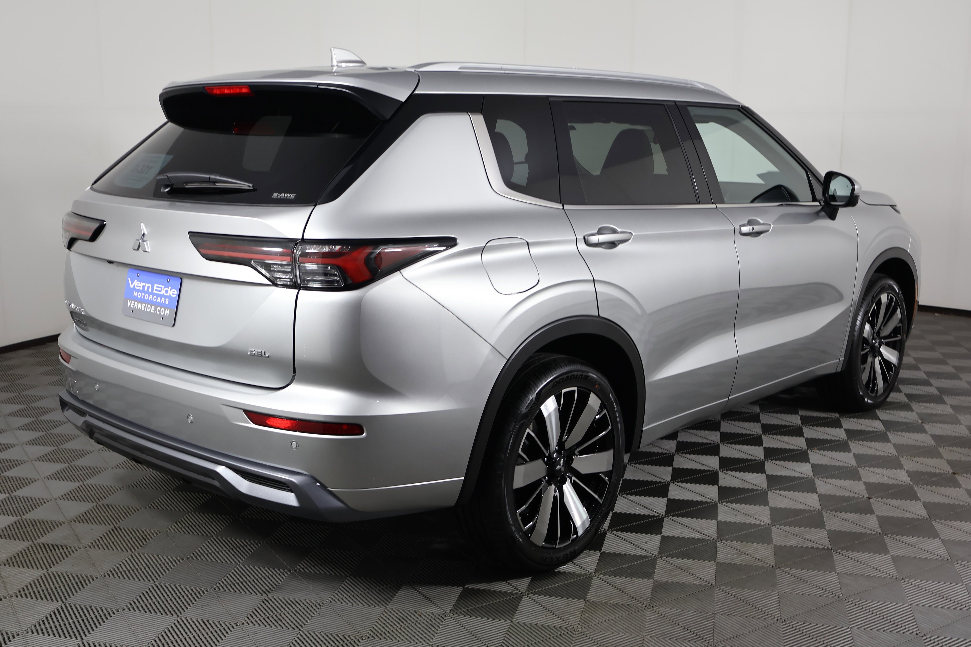 2026 Mitsubishi Outlander SEL - Photo 6