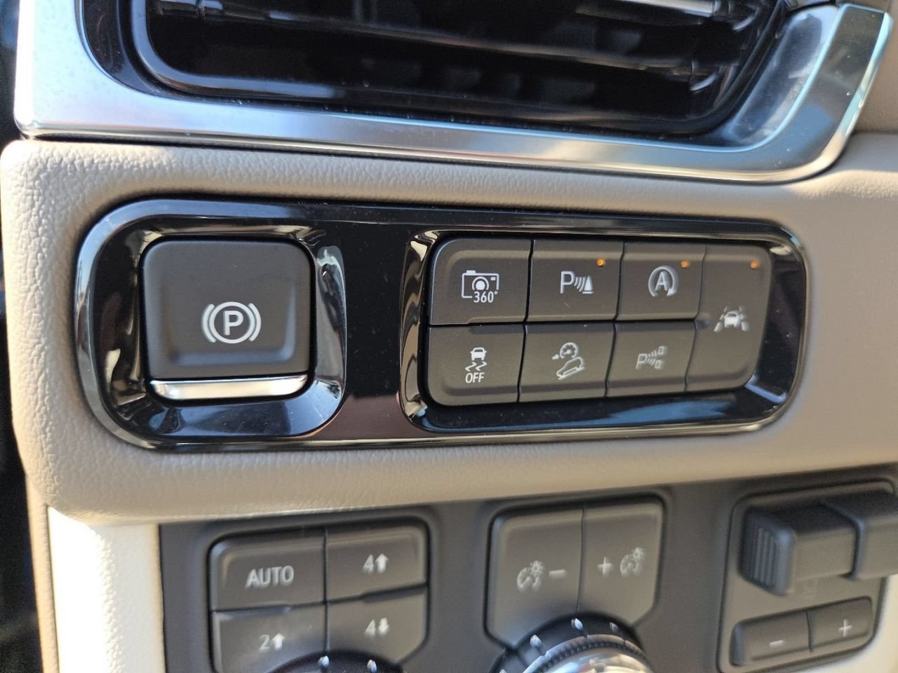 2026 GMC Yukon XL Denali - Photo 15