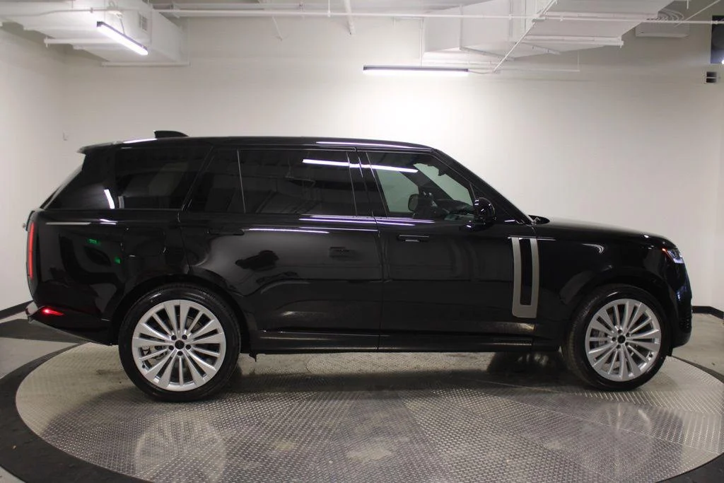 New 2026 Santorini Black Land Rover SE image 11