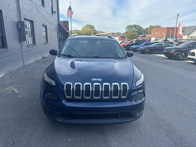 Used 2018 Blue Jeep Latitude image 7