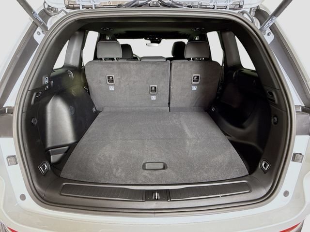 New 2026 Bright White Clear-Coat Exterior Paint Jeep Laredo X image 24