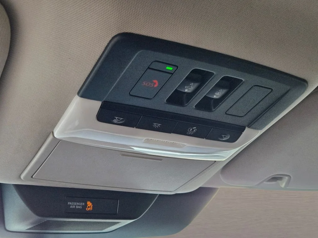 Used 2025 White Nissan Platinum image 34