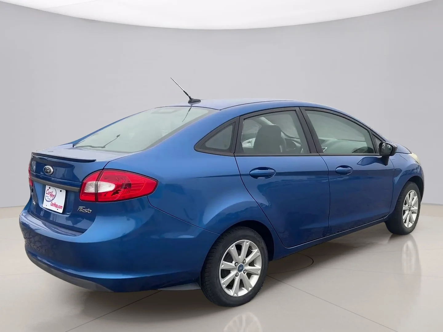 Used 2011 Blue Ford SE image 5