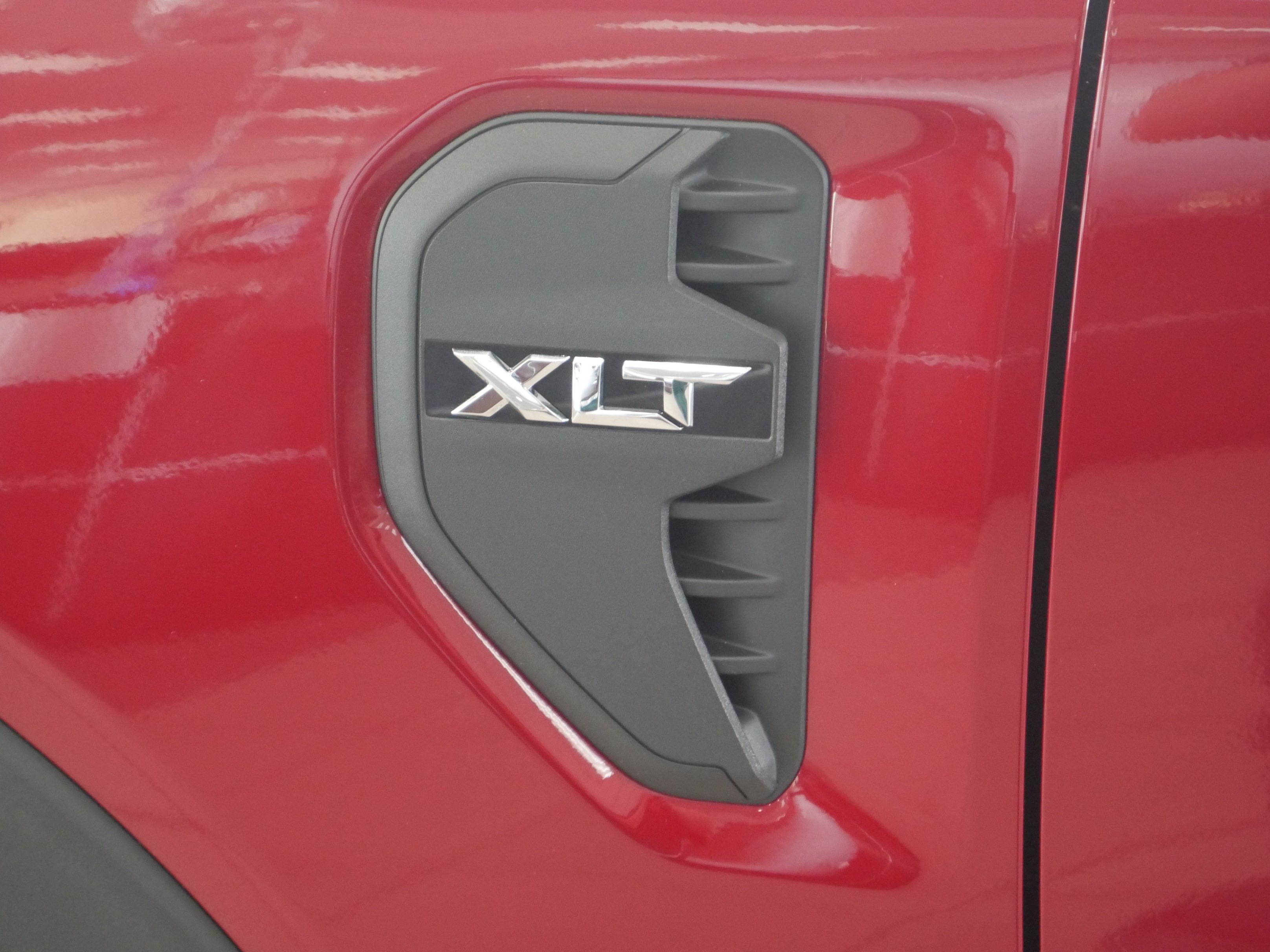 New 2026 Ruby Red Metallic Tinted Clearcoat Ford XLT image 18