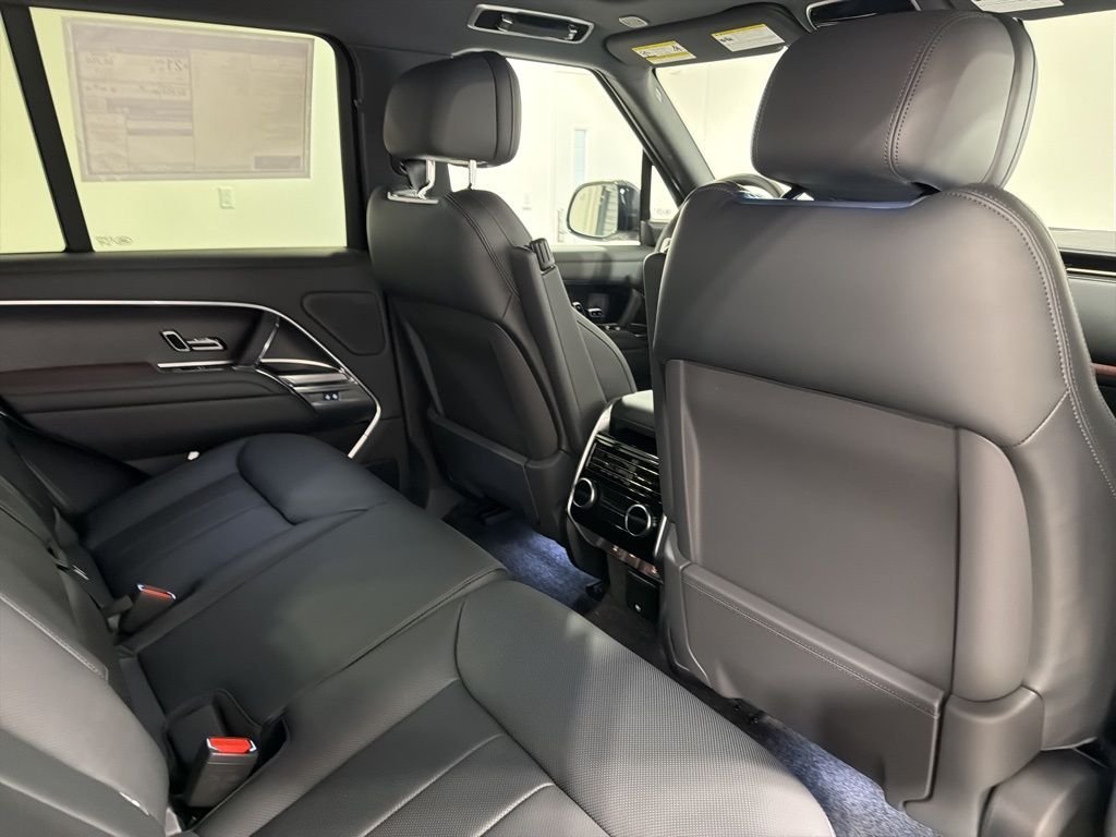 New 2026 Ostuni Pearl White Land Rover SE image 27