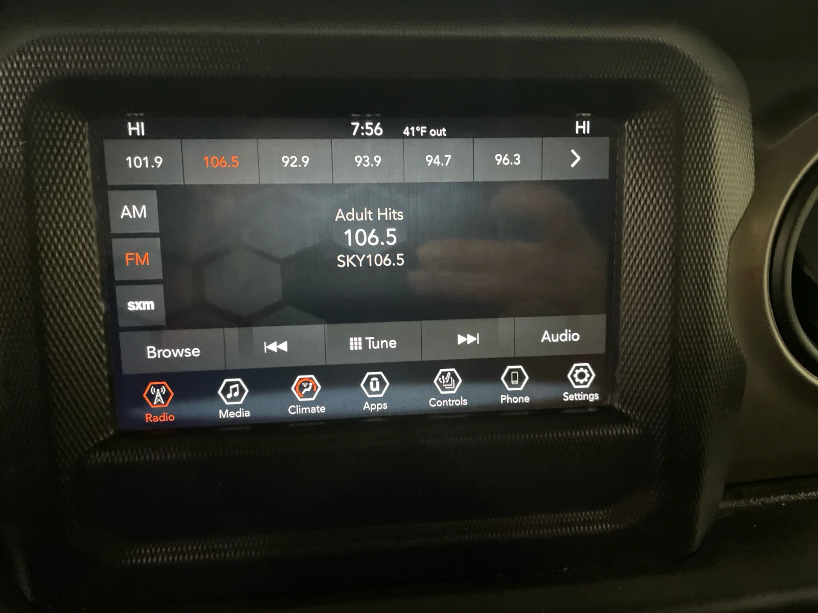 Used 2018 Granite Crystal Metallic Clearcoat Jeep Sport S image 13