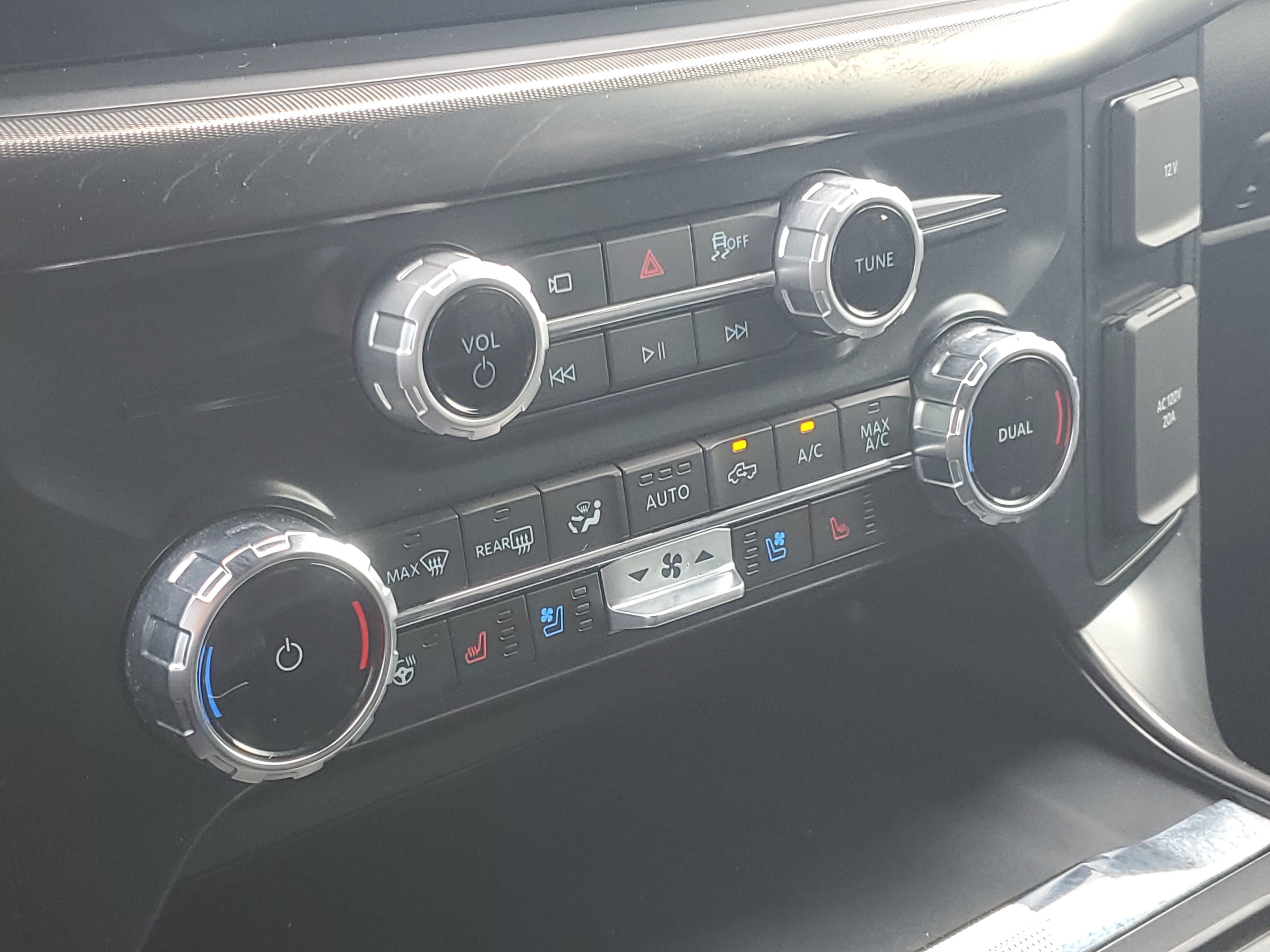 Used 2025 Antimatter Blue Metallic Ford LARIAT image 31