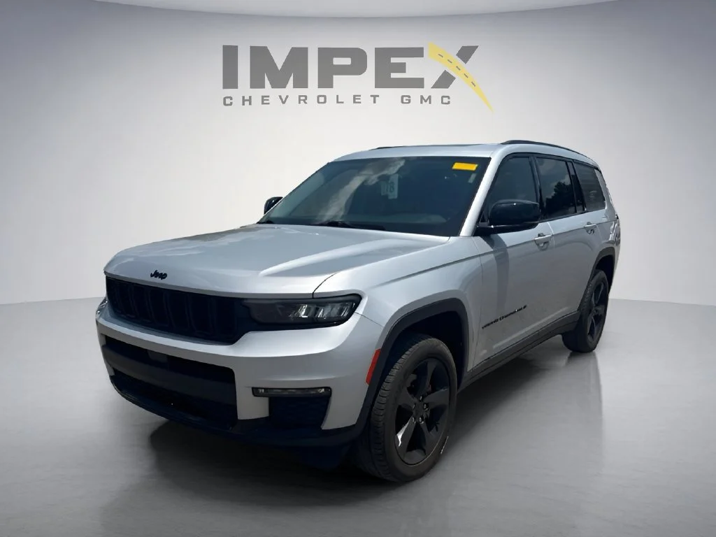 Used 2022  Jeep Limited image 1